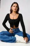 Kadın Siyah Uzun Kollu Agraflı Göğüs Ve Göbek Dekolteli Crop Top Bluz – Şık, Rahat Ve Kolay Kombinlenebilir Kadın Siyah Uzun Kollu Agraflı Göğüs Ve Göbek Dekolteli Crop Top Bluz – Şık, Rahat Ve Kolay Kombinlenebilir