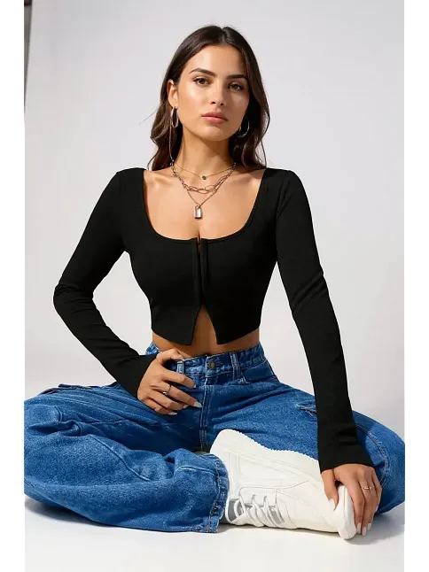 Kadın Siyah Uzun Kollu Agraflı Göğüs Ve Göbek Dekolteli Crop Top Bluz – Şık, Rahat Ve Kolay Kombinlenebilir