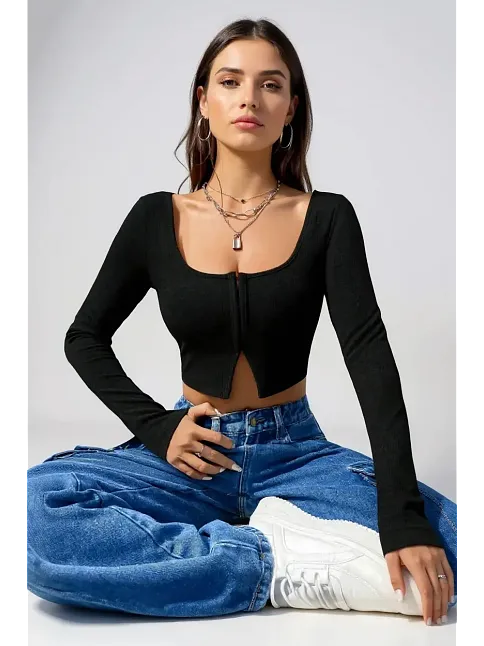 Kadın Siyah Uzun Kollu Agraflı Göğüs Ve Göbek Dekolteli Crop Top Bluz – Şık, Rahat Ve Kolay Kombinlenebilir