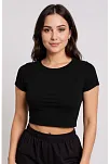 Kadın Siyah Yuvarlak Yaka Yarım Kol Crop Top Bluz – Şık, Rahat Ve Kolay Kombinlenebilir