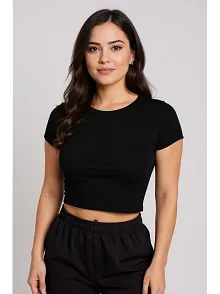 Kadın Siyah Yuvarlak Yaka Yarım Kol Crop Top Bluz – Şık, Rahat Ve Kolay Kombinlenebilir