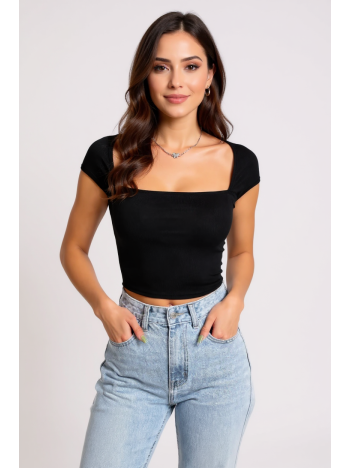 Kadın Siyah Kare Yaka Yarım Kol Göğüs Dekolteli Crop Top Bluz – Şık, Rahat ve Kolay Kombinlenebilir
