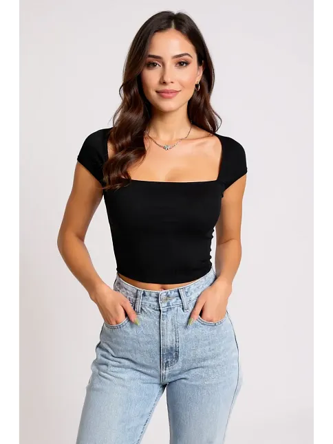 Kadın Siyah Kare Yaka Yarım Kol Göğüs Dekolteli Crop Top Bluz – Şık, Rahat Ve Kolay Kombinlenebilir