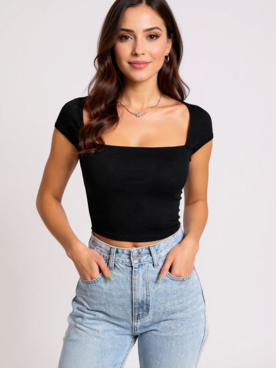 Kadın Siyah Kare Yaka Yarım Kol Göğüs Dekolteli Crop Top Bluz – Şık, Rahat ve Kolay Kombinlenebilir