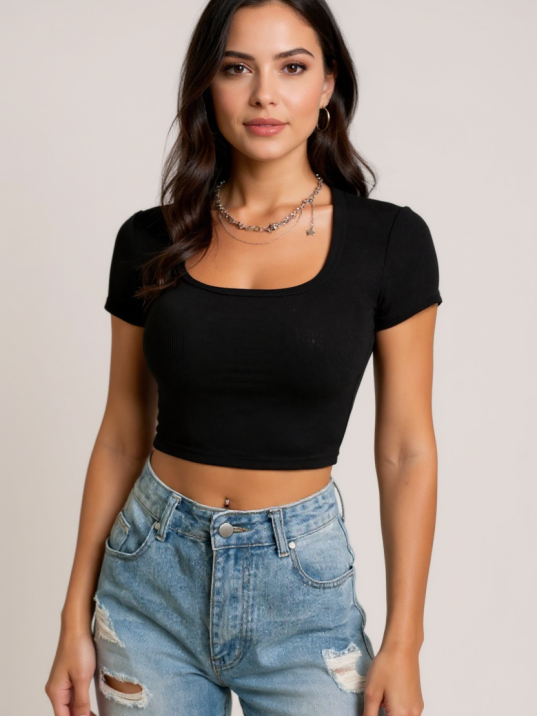 Kadın Siyah Yarım Kol Düz Yaka Crop Top Bluz – Şık, Rahat ve Kolay Kombinlenebilir