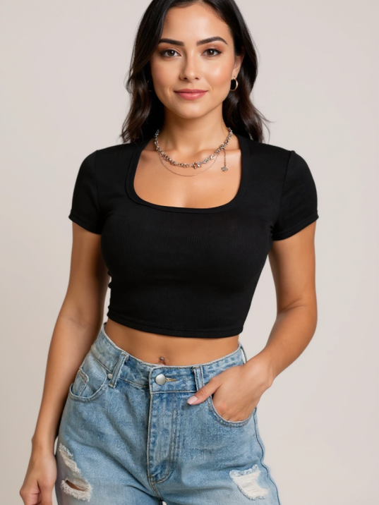 Kadın Siyah Yarım Kol Düz Yaka Crop Top Bluz – Şık, Rahat ve Kolay Kombinlenebilir