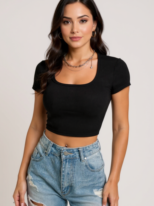 Kadın Siyah Yarım Kol Düz Yaka Crop Top Bluz – Şık, Rahat Ve Kolay Kombinlenebilir