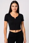 Kadın Siyah Çift Fermuarlı Yarım Kol Crop Top Bluz – Şık, Rahat Ve Kolay Kombinlenebilir