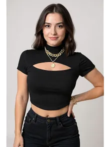 Kadın Siyah Göğüs Dekolteli Yarım Kollu Cut Out Crop Top Bluz – Şık, Rahat Ve Kolay Kombinlenebilir