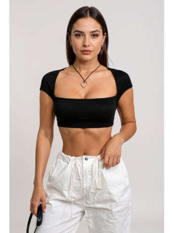 Kadın Siyah Sırt Dekolteli ve Boyundan Bağlamalı Yarım Kol Crop Top Bluz – Şık, Rahat ve Kolay Kombinlenebilir