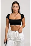 Kadın Siyah Sırt Dekolteli Ve Boyundan Bağlamalı Yarım Kol Crop Top Bluz – Şık, Rahat Ve Kolay Kombinlenebilir