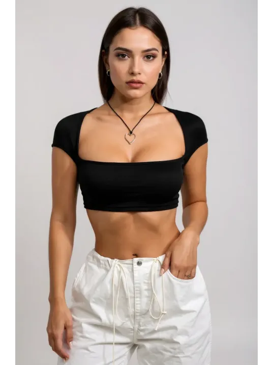 Kadın Siyah Sırt Dekolteli Ve Boyundan Bağlamalı Yarım Kol Crop Top Bluz – Şık, Rahat Ve Kolay Kombinlenebilir