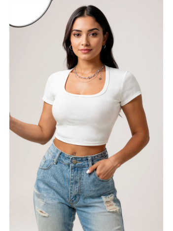 Kadın Beyaz Yarım Kol Düz Yaka Crop Top Bluz – Şık, Rahat ve Kolay Kombinlenebilir