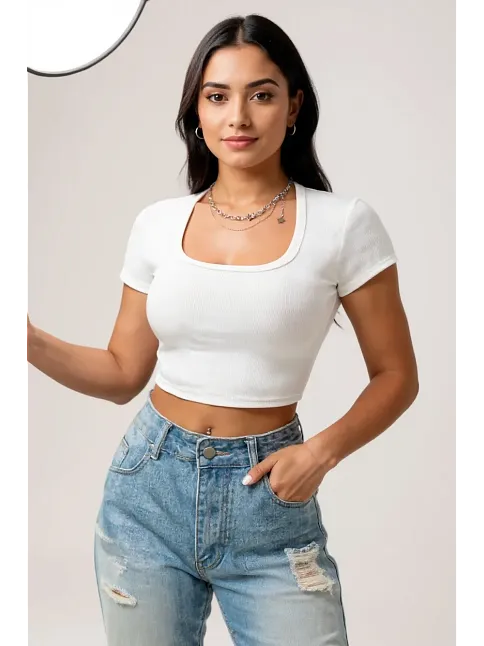 Kadın Beyaz Yarım Kol Düz Yaka Crop Top Bluz – Şık, Rahat Ve Kolay Kombinlenebilir