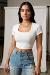 Kadın Beyaz Yarım Kol Düz Yaka Crop Top Bluz – Şık, Rahat Ve Kolay Kombinlenebilir