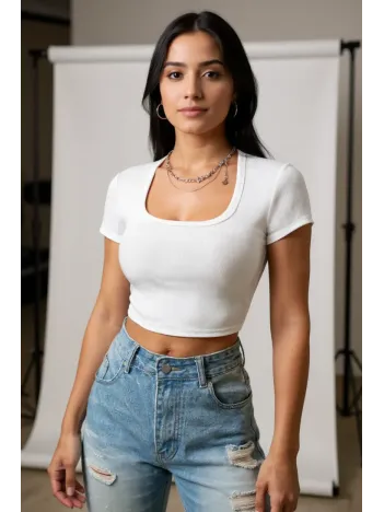 Kadın Beyaz Yarım Kol Düz Yaka Crop Top Bluz – Şık, Rahat Ve Kolay Kombinlenebilir