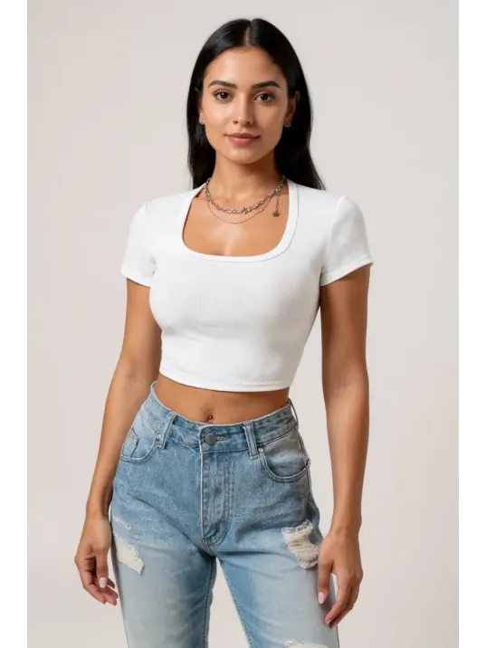 Kadın Beyaz Yarım Kol Düz Yaka Crop Top Bluz – Şık, Rahat Ve Kolay Kombinlenebilir