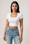 Kadın Beyaz Yarım Kol Düz Yaka Crop Top Bluz – Şık, Rahat Ve Kolay Kombinlenebilir