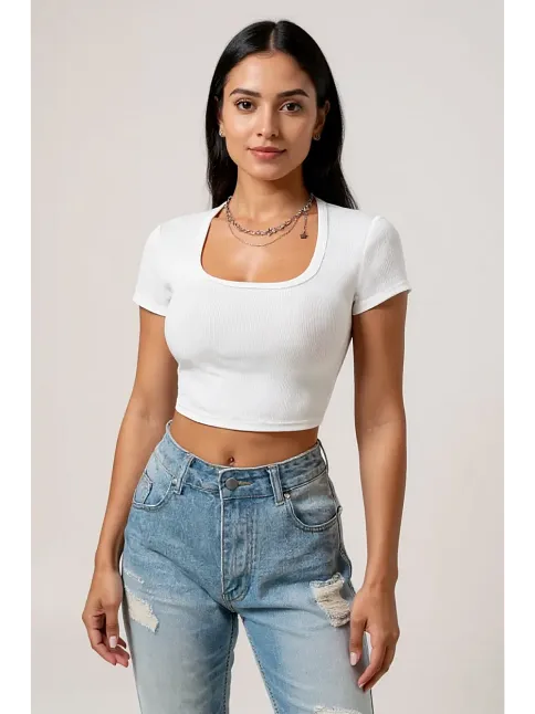 Kadın Beyaz Yarım Kol Düz Yaka Crop Top Bluz – Şık, Rahat Ve Kolay Kombinlenebilir