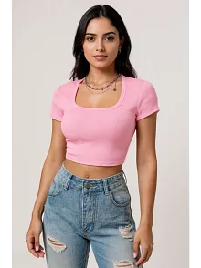 Kadın Pembe Yarım Kol Düz Yaka Crop Top Bluz – Şık, Rahat Ve Kolay Kombinlenebilir