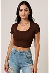 Kadın Kahverengi Yarım Kol Düz Yaka Crop Top Bluz – Şık, Rahat Ve Kolay Kombinlenebilir