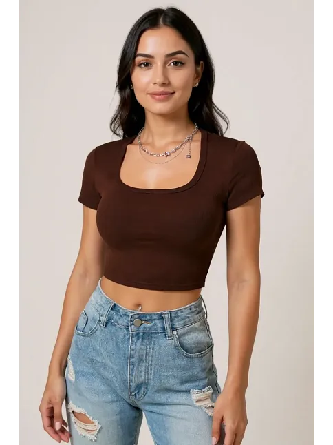 Kadın Kahverengi Yarım Kol Düz Yaka Crop Top Bluz – Şık, Rahat Ve Kolay Kombinlenebilir