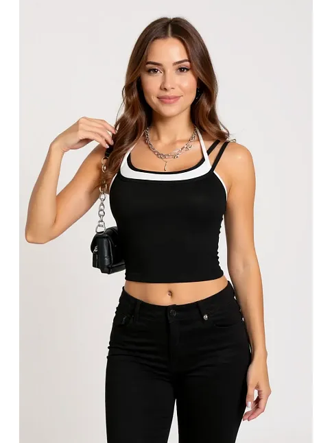 Kadın Beyaz Siyah Çift Renk Çapraz Askılı Crop Top Bluz – Şık, Rahat Ve Kolay Kombinlenebilir