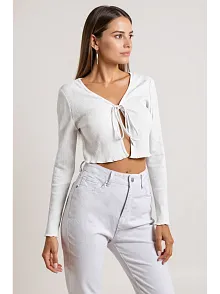 Kadın Beyaz Uzun Kollu Önden Bağlama Detaylı Crop Top Bluz – Şık, Rahat Ve Kolay Kombinlenebilir