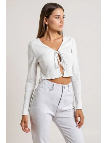 Kadın Beyaz Uzun Kollu Önden Bağlama Detaylı Crop Top Bluz – Şık, Rahat Ve Kolay Kombinlenebilir