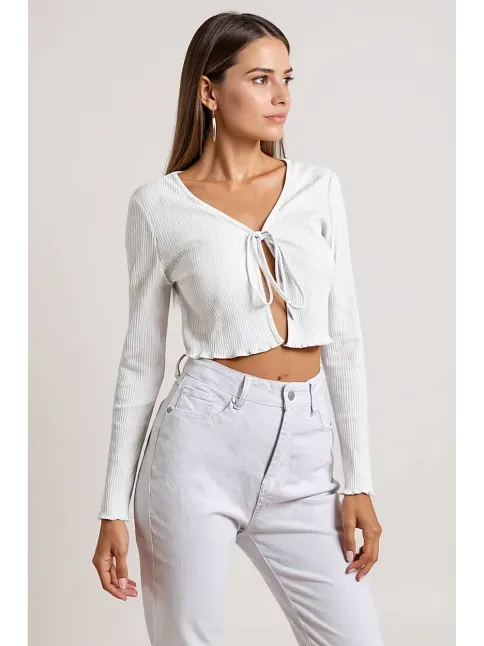 Kadın Beyaz Uzun Kollu Önden Bağlama Detaylı Crop Top Bluz – Şık, Rahat Ve Kolay Kombinlenebilir
