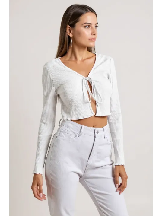 Kadın Beyaz Uzun Kollu Önden Bağlama Detaylı Crop Top Bluz – Şık, Rahat Ve Kolay Kombinlenebilir