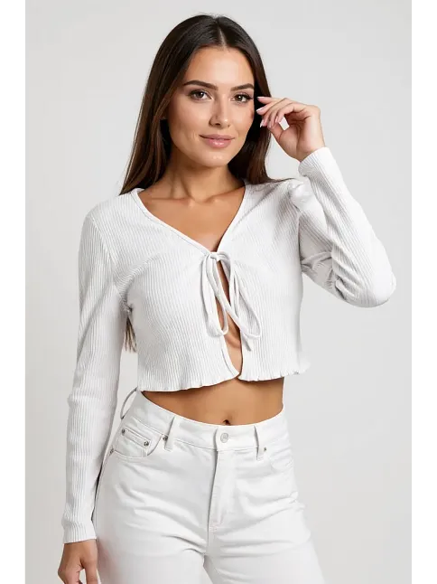 Kadın Beyaz Uzun Kollu Önden Bağlama Detaylı Crop Top Bluz – Şık, Rahat Ve Kolay Kombinlenebilir