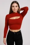 Kadın Kırmızı Göğüs Dekolteli Uzun Kollu Cut Out Crop Top Bluz – Şık, Rahat Ve Kolay Kombinlenebilir