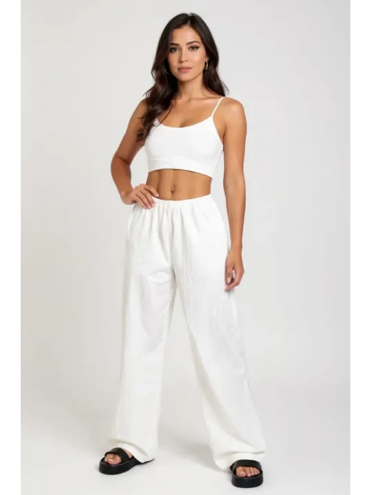 Kadın Beyaz Bol Kesim Cepli Geniş Paça Dökümlü Pantolon – Modern Ve Şık Tasarım