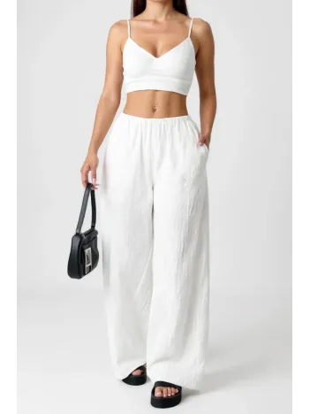 Kadın Beyaz Bol Kesim Cepli Geniş Paça Dökümlü Pantolon – Modern Ve Şık Tasarım Kadın Beyaz Bol Kesim Cepli Geniş Paça Dökümlü Pantolon – Modern Ve Şık Tasarım