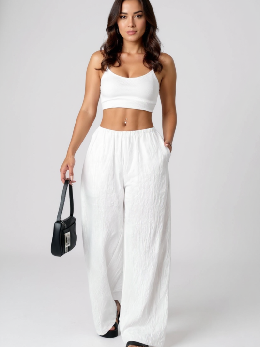 Kadın Beyaz Bol Kesim Cepli Geniş Paça Dökümlü Pantolon – Modern ve Şık Tasarım