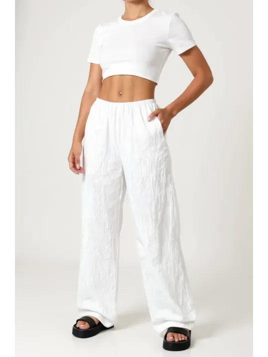 Kadın Beyaz Bol Kesim Cepli Geniş Paça Dökümlü Pantolon – Modern Ve Şık Tasarım