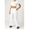 Kadın Beyaz Bol Kesim Cepli Geniş Paça Dökümlü Pantolon – Modern ve Şık Tasarım