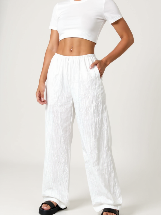 Kadın Beyaz Bol Kesim Cepli Geniş Paça Dökümlü Pantolon – Modern Ve Şık Tasarım Kadın Beyaz Bol Kesim Cepli Geniş Paça Dökümlü Pantolon – Modern Ve Şık Tasarım