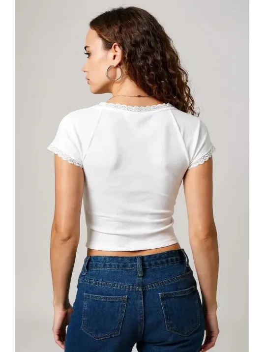 Kadın Beyaz Normal Kalıp Dantel Detalı Ince Askılı Oyuk Yaka Atlet – Modern Ve Şık Tasarım