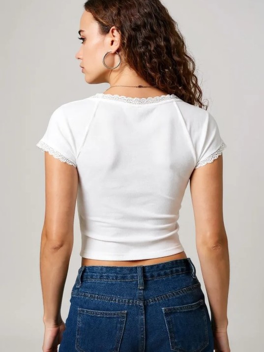 Kadın Beyaz Normal Kalıp Dantel Detalı Ince Askılı Oyuk Yaka Atlet – Modern ve Şık Tasarım