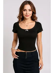 Kadın Siyah Göğsü Ve Kolları Dantelli Fiyonklu Kısa Kol Crop Top Bluz – Şık, Rahat Ve Kolay Kombinlenebilir