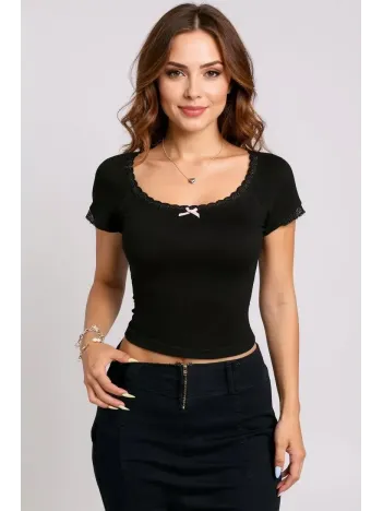 Kadın Siyah Göğsü Ve Kolları Dantelli Fiyonklu Kısa Kol Crop Top Bluz – Şık, Rahat Ve Kolay Kombinlenebilir
