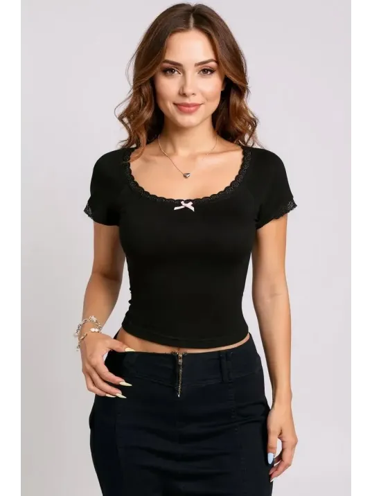 Kadın Siyah Göğsü Ve Kolları Dantelli Fiyonklu Kısa Kol Crop Top Bluz – Şık, Rahat Ve Kolay Kombinlenebilir