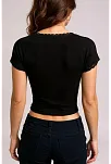 Kadın Siyah Göğsü Ve Kolları Dantelli Fiyonklu Kısa Kol Crop Top Bluz – Şık, Rahat Ve Kolay Kombinlenebilir