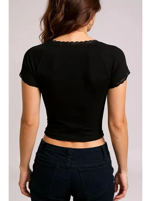 Kadın Siyah Göğsü Ve Kolları Dantelli Fiyonklu Kısa Kol Crop Top Bluz – Şık, Rahat Ve Kolay Kombinlenebilir