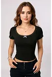Kadın Siyah Göğsü Ve Kolları Dantelli Fiyonklu Kısa Kol Crop Top Bluz – Şık, Rahat Ve Kolay Kombinlenebilir