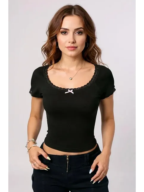 Kadın Siyah Göğsü Ve Kolları Dantelli Fiyonklu Kısa Kol Crop Top Bluz – Şık, Rahat Ve Kolay Kombinlenebilir