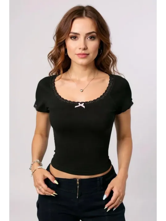 Kadın Siyah Göğsü Ve Kolları Dantelli Fiyonklu Kısa Kol Crop Top Bluz – Şık, Rahat Ve Kolay Kombinlenebilir