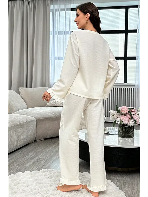 Kadın Beyaz Önden Bağlamalı Kolu Ve Paçası Fırfır Detaylı Uzun Kollu Pijama Takımı – Rahat, Şık Ve 4 Mevsim Kullanım